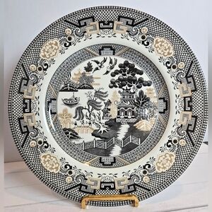 Royal Stafford Black and Gold Willow Glossy 11" x 1" tall Dinner Plate